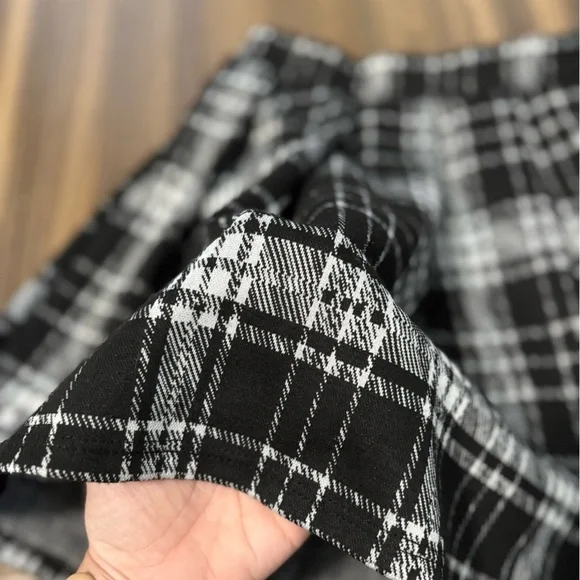 Sz L Plaid Black & White Pleated Checkered Elastic Waist Mini Skirt Y2K Flowy - Picture 5 of 7